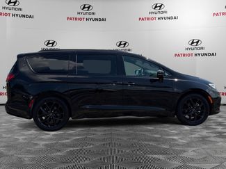 Used 2025 Chrysler Pacifica Limited FWD video 2