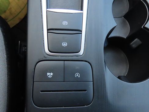 Used 2022 Ford Escape S image 25