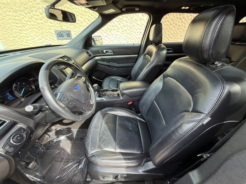 Used 2018 Ford Explorer XLT w/ Equipment Group 202A image 18