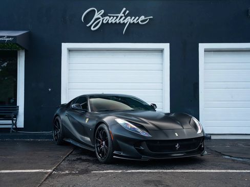 Used 2019 Ferrari 812 Superfast RWD image 1