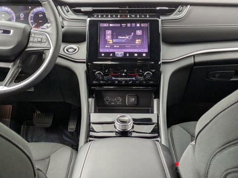 Certified 2025 Jeep Grand Cherokee Laredo X w/ Luxury Tech Group I image 25