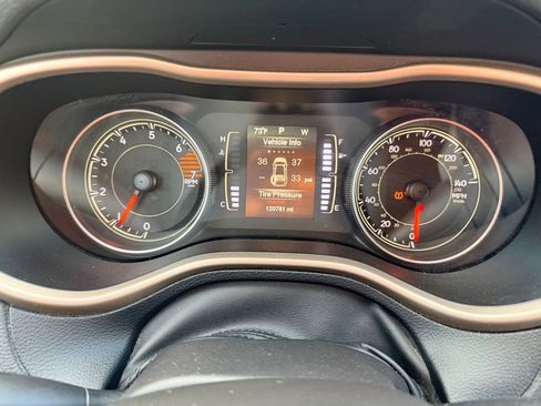 Used 2016 Jeep Cherokee Sport image 15