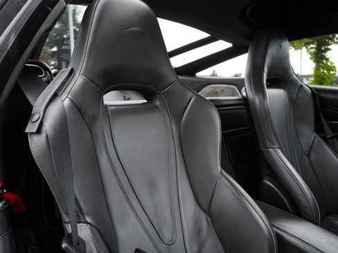 Used 2018 McLaren 720S Luxury RWD image 37