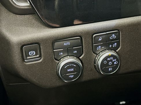 Used 2025 GMC Sierra 1500 SLT image 17