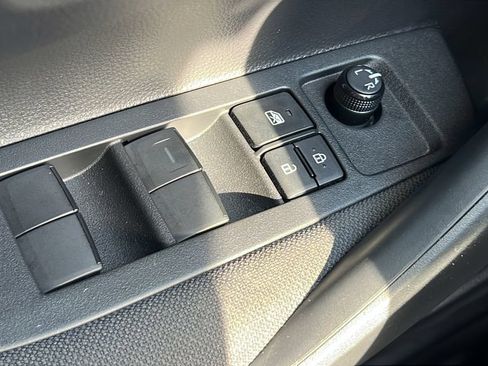 Used 2025 Toyota Corolla LE FWD image 17