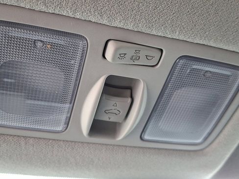 Used 2022 Hyundai Venue SEL image 24