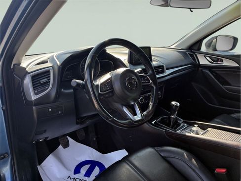 Used 2018 MAZDA MAZDA3 Touring FWD image 16