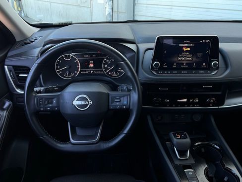 Used 2025 Nissan Rogue SV image 14