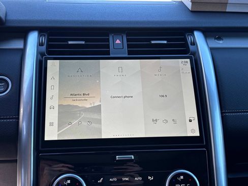 New 2025 Land Rover Discovery Dynamic SE image 23