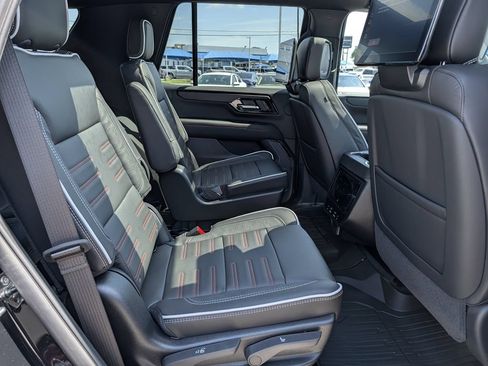 New 2026 GMC Yukon AT4 Ultimate w/ LPO, Floor Liner Package AWD/4WD image 32