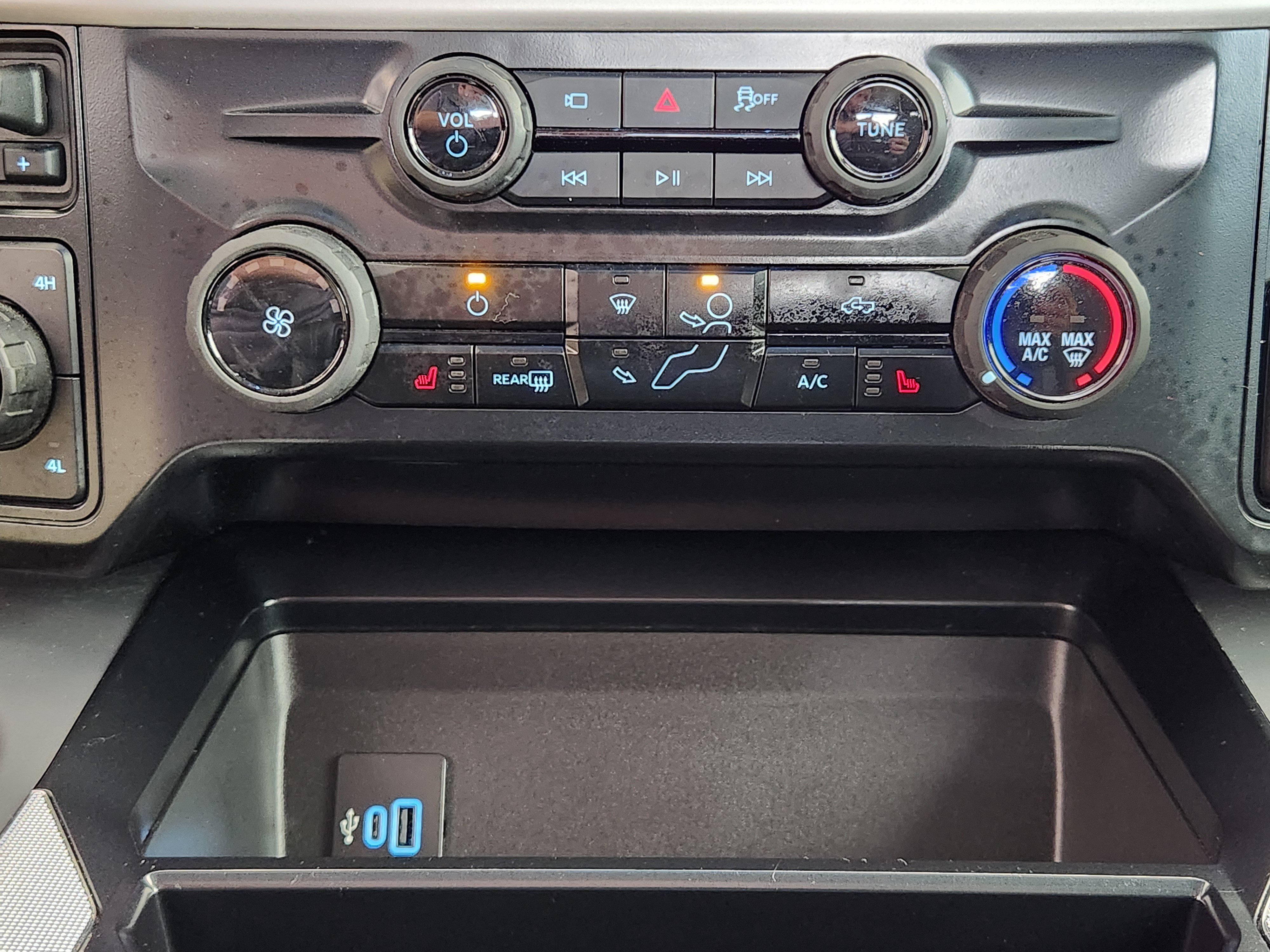 Used 2025 Ford F350 XLT w/ Black Appearance Package AWD/4WD image 19