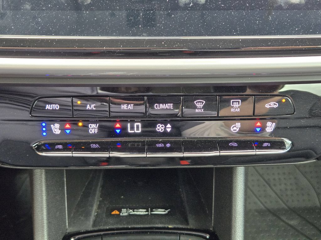 Used 2023 Chevrolet Bolt EUV Premier w/ Sun & Sound Package FWD image 20