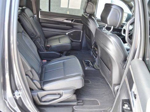 Used 2024 Jeep Wagoneer Series III image 35