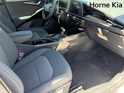 New 2026 Kia Niro LX FWD image 11