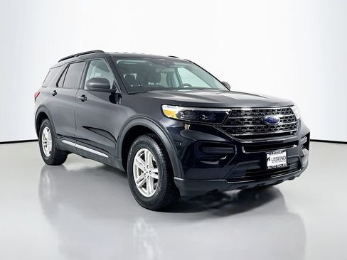 Used 2022 Ford Explorer XLT image 3