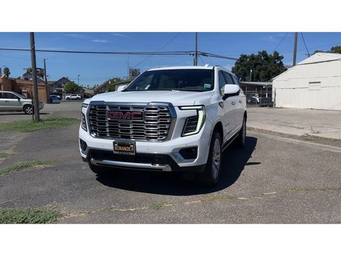 New 2026 GMC Yukon XL Denali w/ Denali Reserve Package AWD/4WD image 6