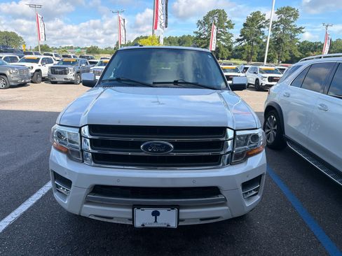 Used 2017 Ford Expedition Limited w/ Equipment Group 301A RWD image 2