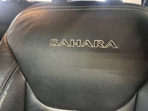 Used 2018 Jeep Wrangler Unlimited Sahara w/ Connectivity Group image 28