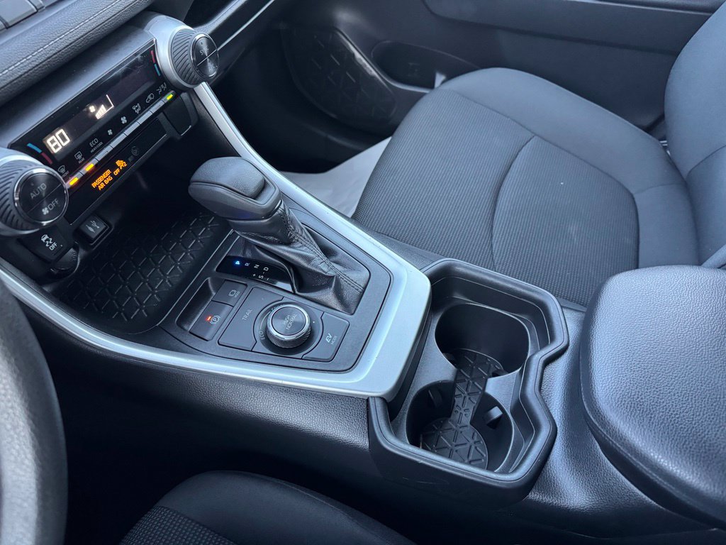 Used 2019 Toyota RAV4 LE AWD/4WD image 9