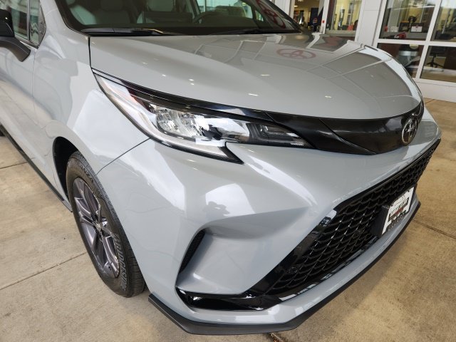 Used 2026 Toyota Sienna XSE AWD/4WD image 8