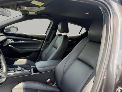 Used 2019 MAZDA MAZDA3 Hatchback w/ Preferred Package FWD image 18