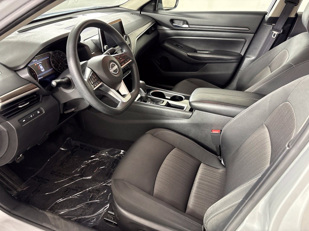 Used 2024 Nissan Altima 2.5 SV FWD image 25