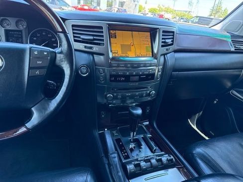 Used 2011 Lexus LX 570 4WD w/ Luxury Pkg image 21