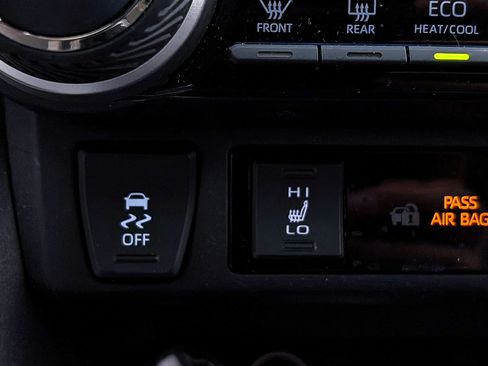 Used 2023 Toyota RAV4 XLE Premium image 25