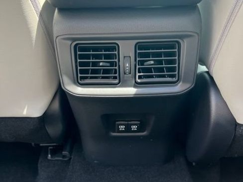 Used 2019 Toyota RAV4 Limited AWD/4WD image 19