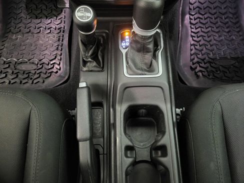 Used 2020 Jeep Gladiator Sport image 32