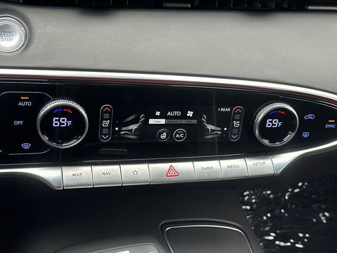 Used 2023 Genesis GV70 2.5T w/ Sport Prestige Package image 21