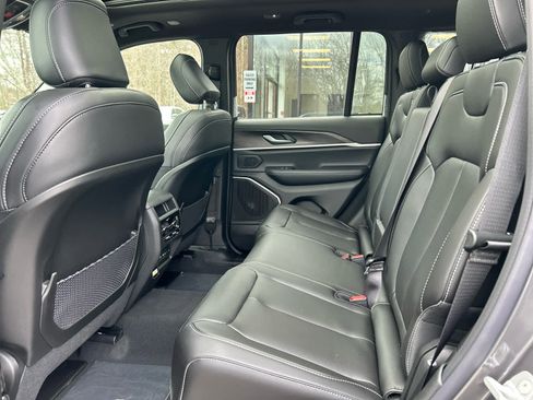 Used 2026 Jeep Grand Cherokee Limited w/ Limited Altitude Package AWD/4WD image 32