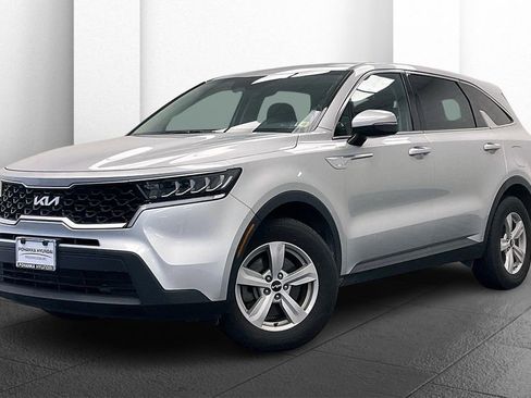 Used 2022 Kia Sorento LX image 11