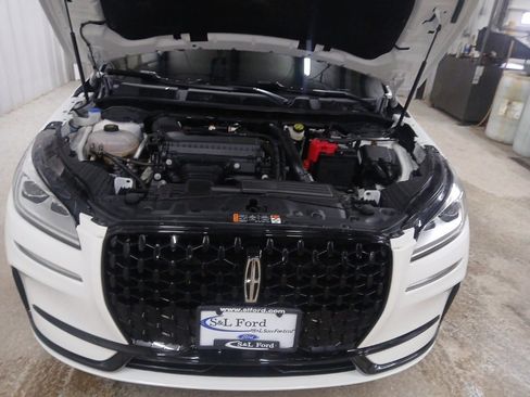 Used 2024 Lincoln Corsair Reserve w/ Jet Appearance Package image 7