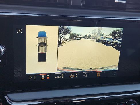 Used 2025 GMC Sierra 2500 AT4X image 18