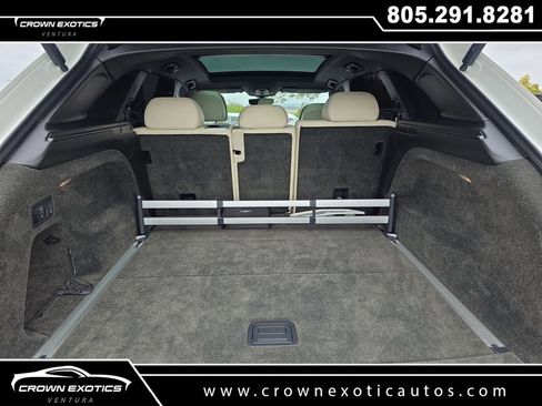 Used 2017 Bentley Bentayga image 21