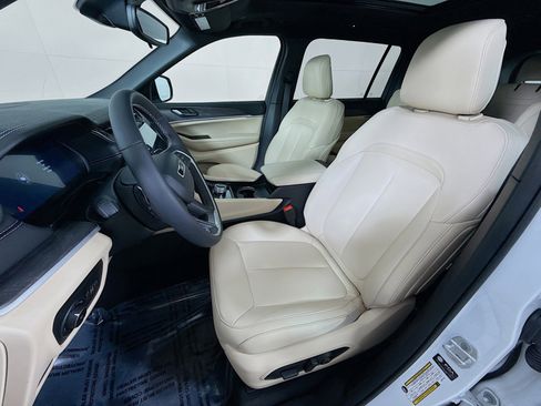 Used 2024 Jeep Grand Cherokee L Limited image 5