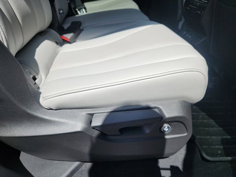 Used 2023 Acura MDX SH-AWD w/ Technology Package image 31