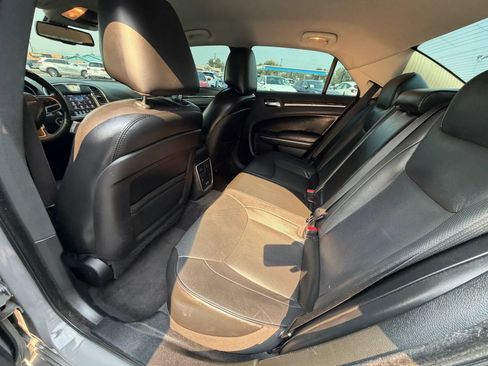 Used 2018 Chrysler 300 Limited AWD/4WD image 17