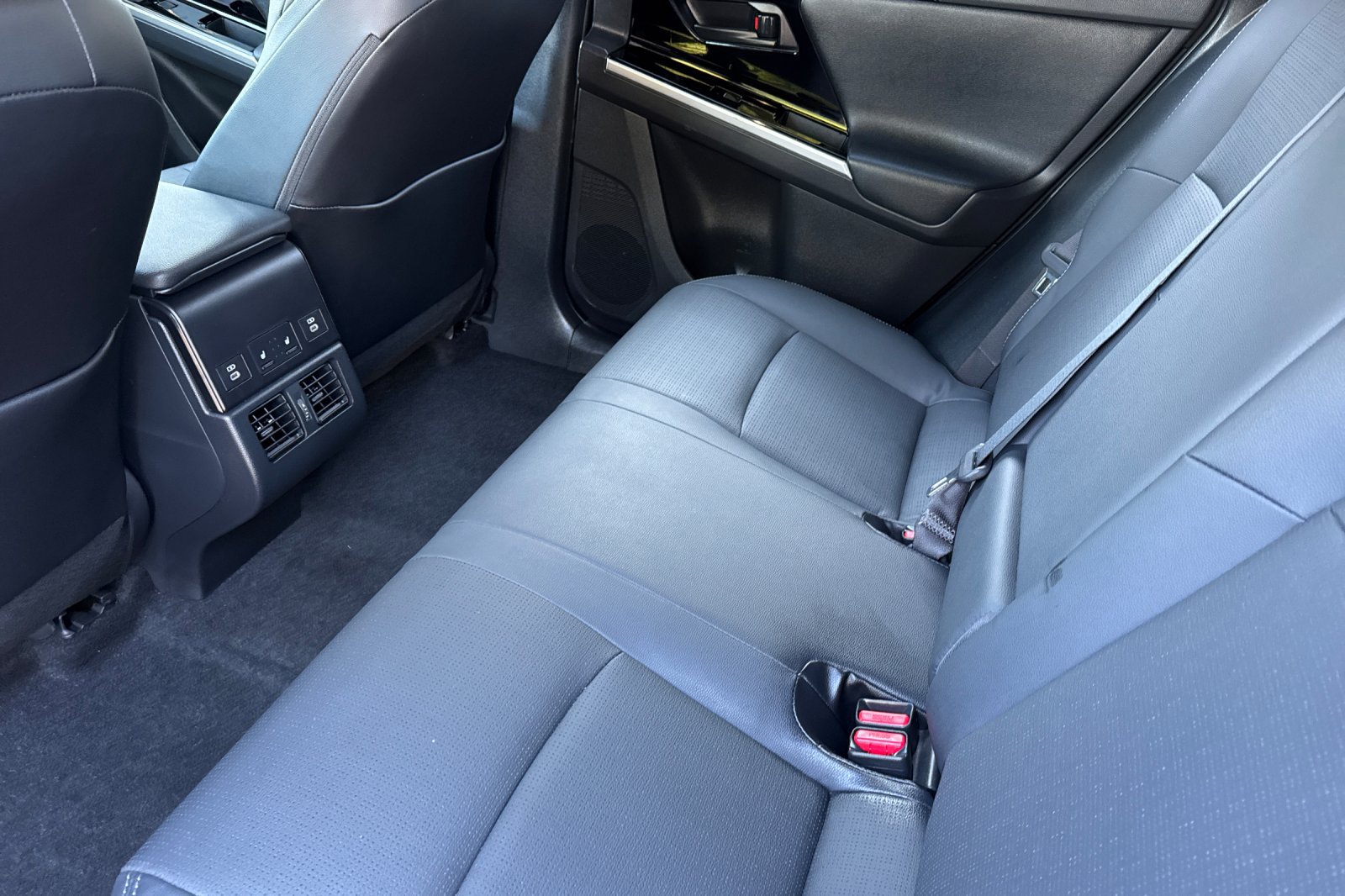 Used 2024 Subaru Solterra AWD/4WD image 12