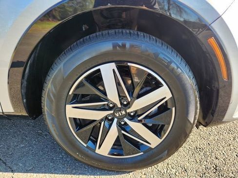 Used 2021 Kia Sorento S FWD image 22