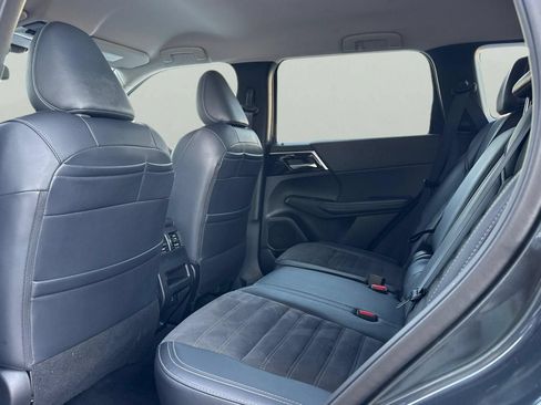 Used 2024 Mitsubishi Outlander SE AWD/4WD image 5