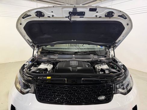 Used 2020 Land Rover Discovery Landmark AWD/4WD image 39