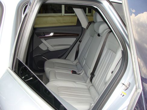 Used 2019 Audi Q5 2.0T Premium w/ Convenience Package image 8