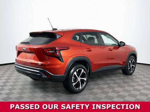 Used 2024 Chevrolet Trax RS w/ Sunroof Package image 29