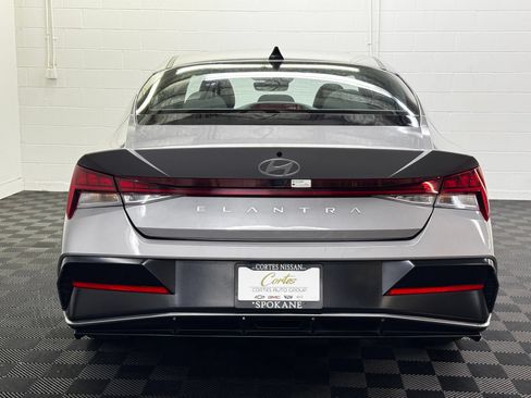 Used 2025 Hyundai Elantra SEL FWD image 5