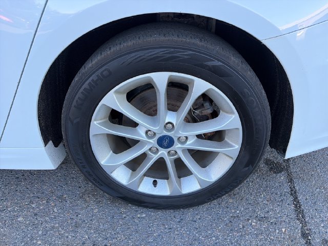Used 2019 Ford Fusion SE FWD image 15