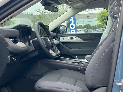 Used 2025 Ford Explorer Active image 10