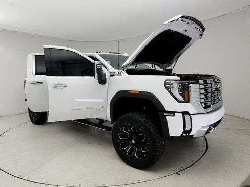 Used 2024 GMC Sierra 2500 Denali w/ Denali Reserve Package AWD/4WD image 10
