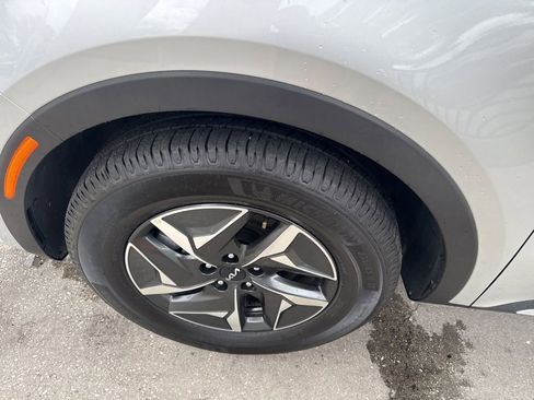 Used 2022 Kia Sorento S AWD/4WD image 8